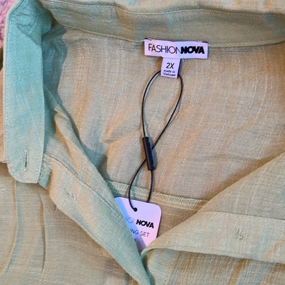 NWT Fashion Nova 'My Moment Gauze' wide arm green buttonup long sleeve top - Picture 8 of 11
